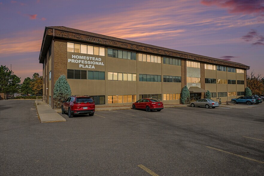 6909 S Holly Cir, Centennial, CO à vendre - Photo du bâtiment - Image 3 de 35