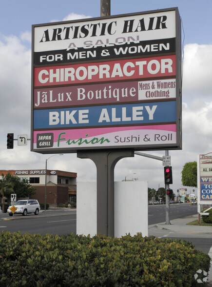 2815-2825 E Chapman Ave, Orange, CA à louer - Photo du bâtiment - Image 2 de 3