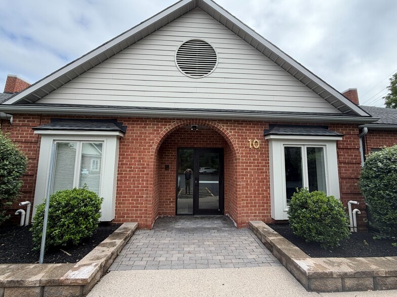 10 Grove St, Pittsford, NY for lease - Building Photo - Image 1 of 13