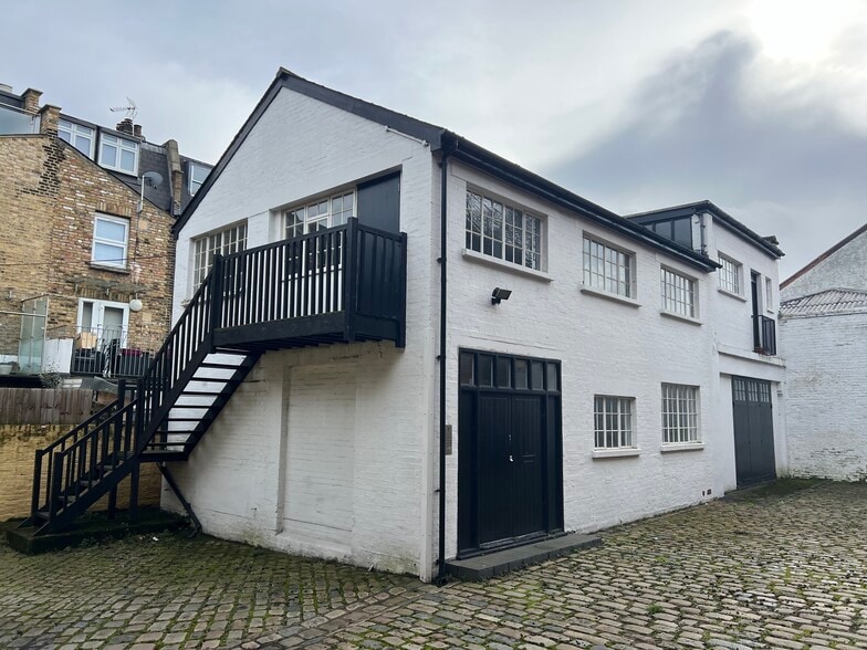 2 Queenstown Rd, London for lease - Building Photo - Image 3 of 9