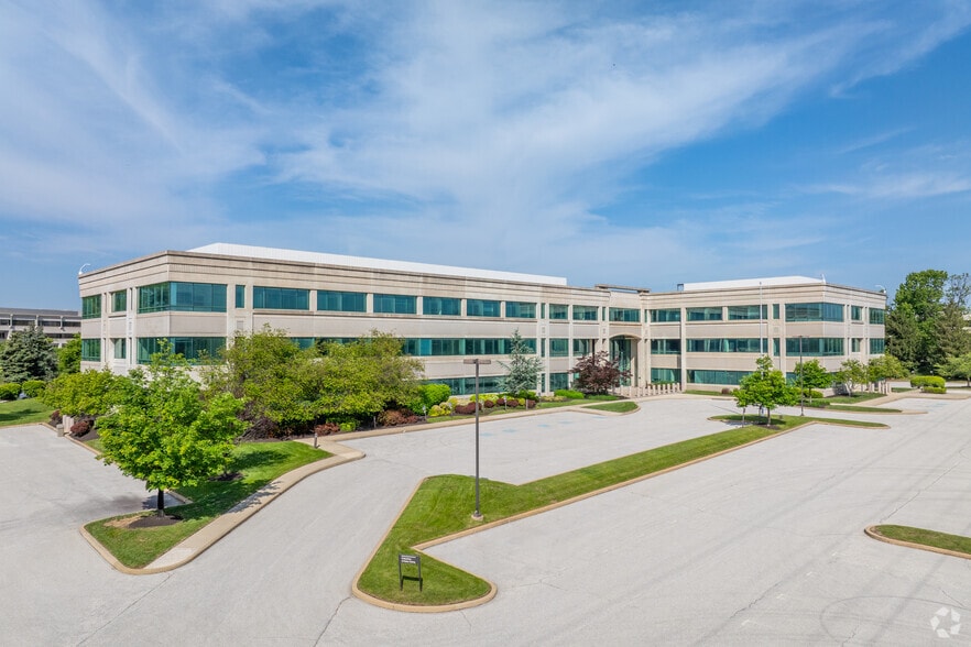 2100 Renaissance Blvd, King Of Prussia, PA à louer - Photo du bâtiment - Image 1 de 19