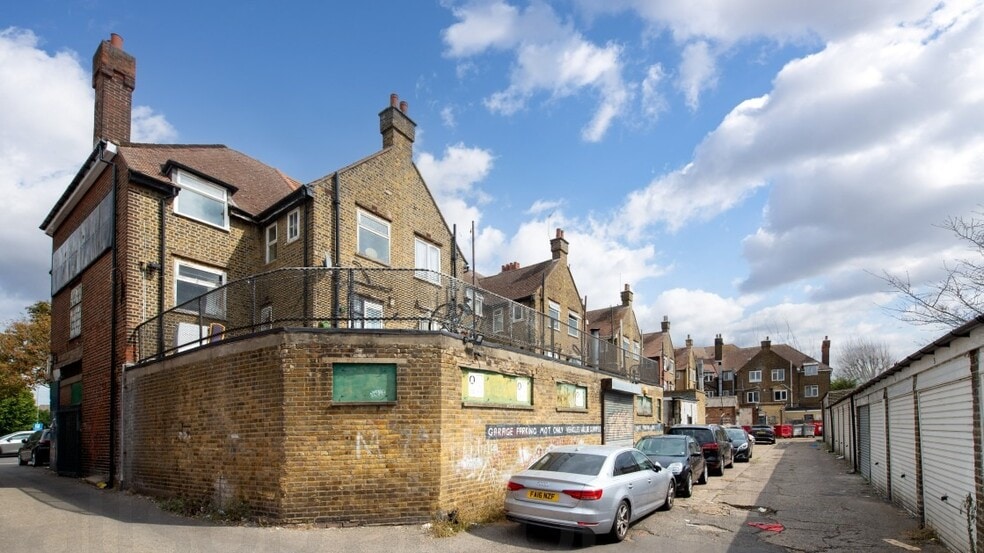 576-580 Longbridge Rd, Dagenham for sale - Building Photo - Image 3 of 5