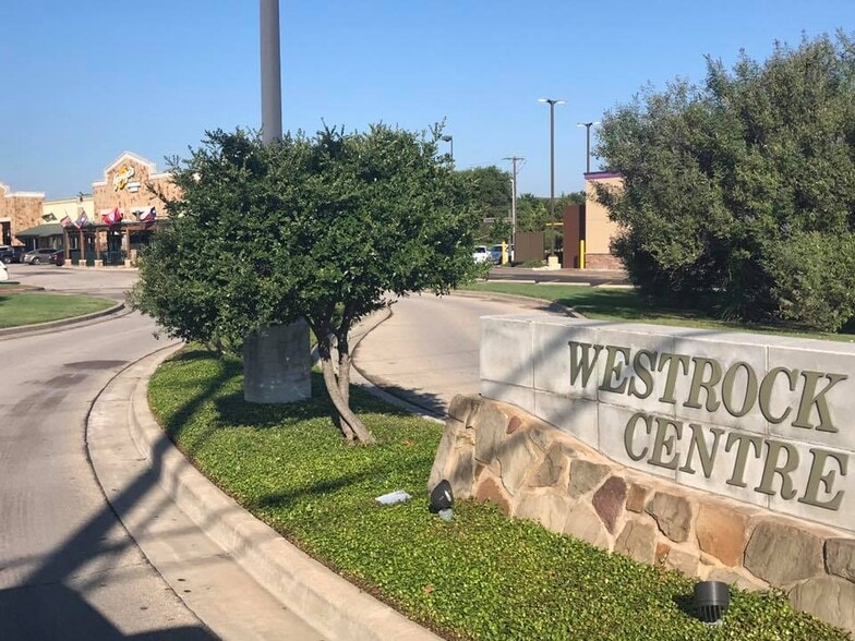 1201 Hewitt Dr, Woodway, TX for lease - Building Photo - Image 1 of 4