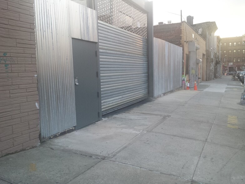 22 Grattan St, Brooklyn, NY for sale - Building Photo - Image 3 of 6