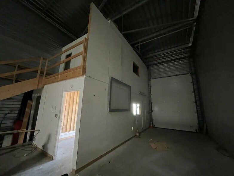 Flex dans Bassens à louer - Photo du bâtiment - Image 3 de 7