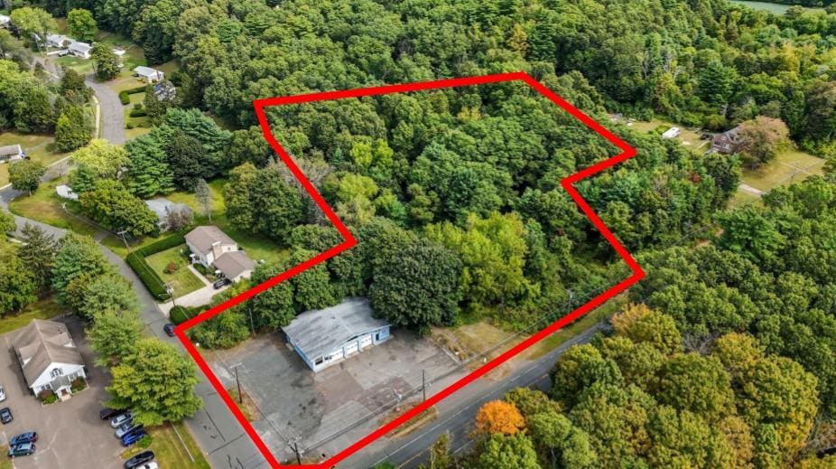 Automotive Building w/ Adjacent Land portfolio of 2 properties for sale on LoopNet.ca - Building Photo - Image 2 of 16