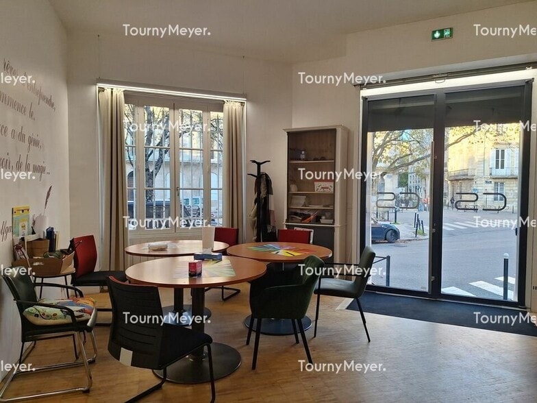 Office in Bordeaux for lease - Interior Photo - Image 2 of 6