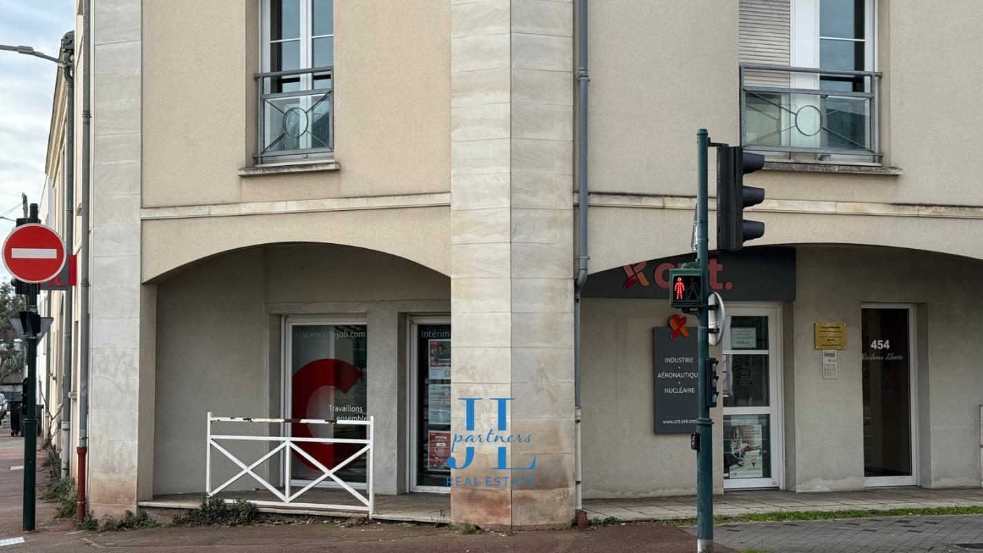 Retail in Mérignac for lease Building Photo- Image 1 of 8