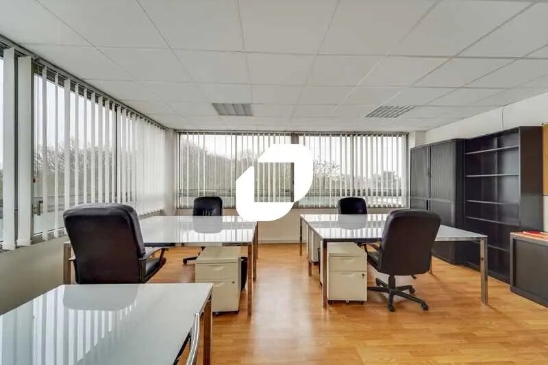 Office in Ris-Orangis for lease - Interior Photo - Image 2 of 13
