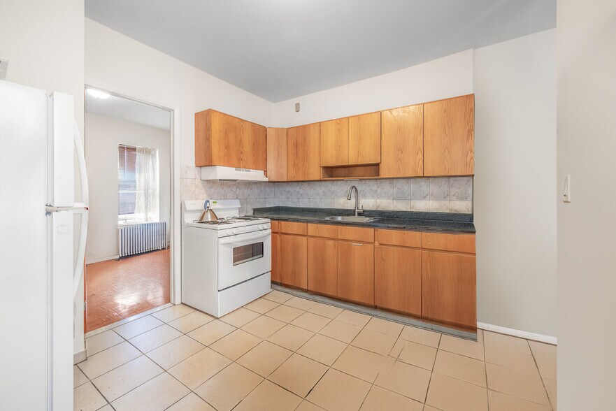4316 25th Ave, Astoria, NY for sale - Building Photo - Image 3 of 26
