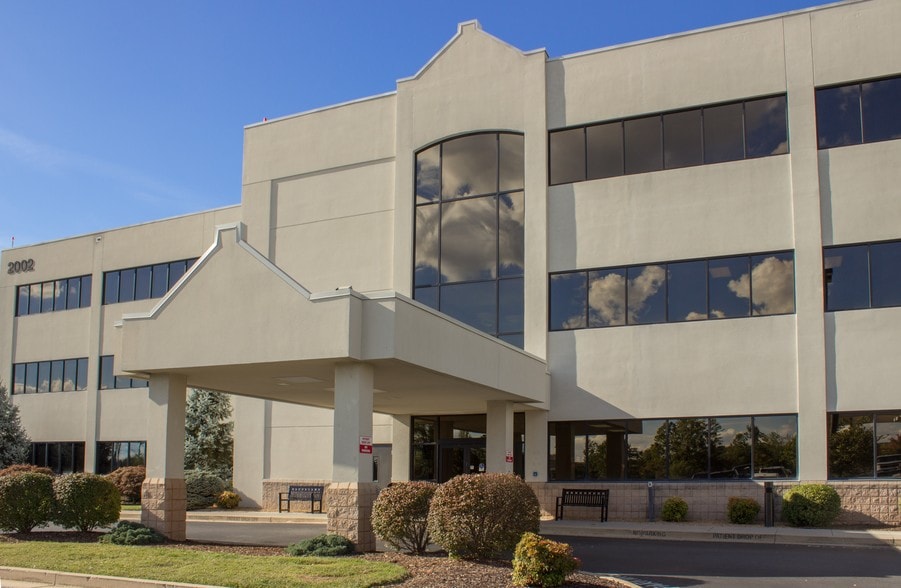 2002 Brookside Dr, Kingsport, TN for lease - Building Photo - Image 2 of 3