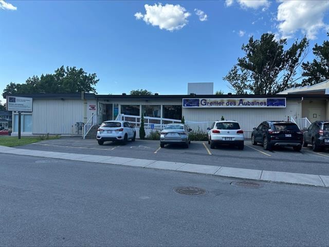 61 Rue De Montbrun, Boucherville, QC for sale - Primary Photo - Image 1 of 1