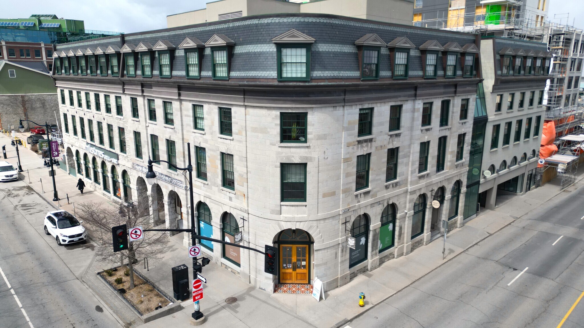 27-35 Princess St, Kingston, ON à vendre Photo du bâtiment- Image 1 de 1