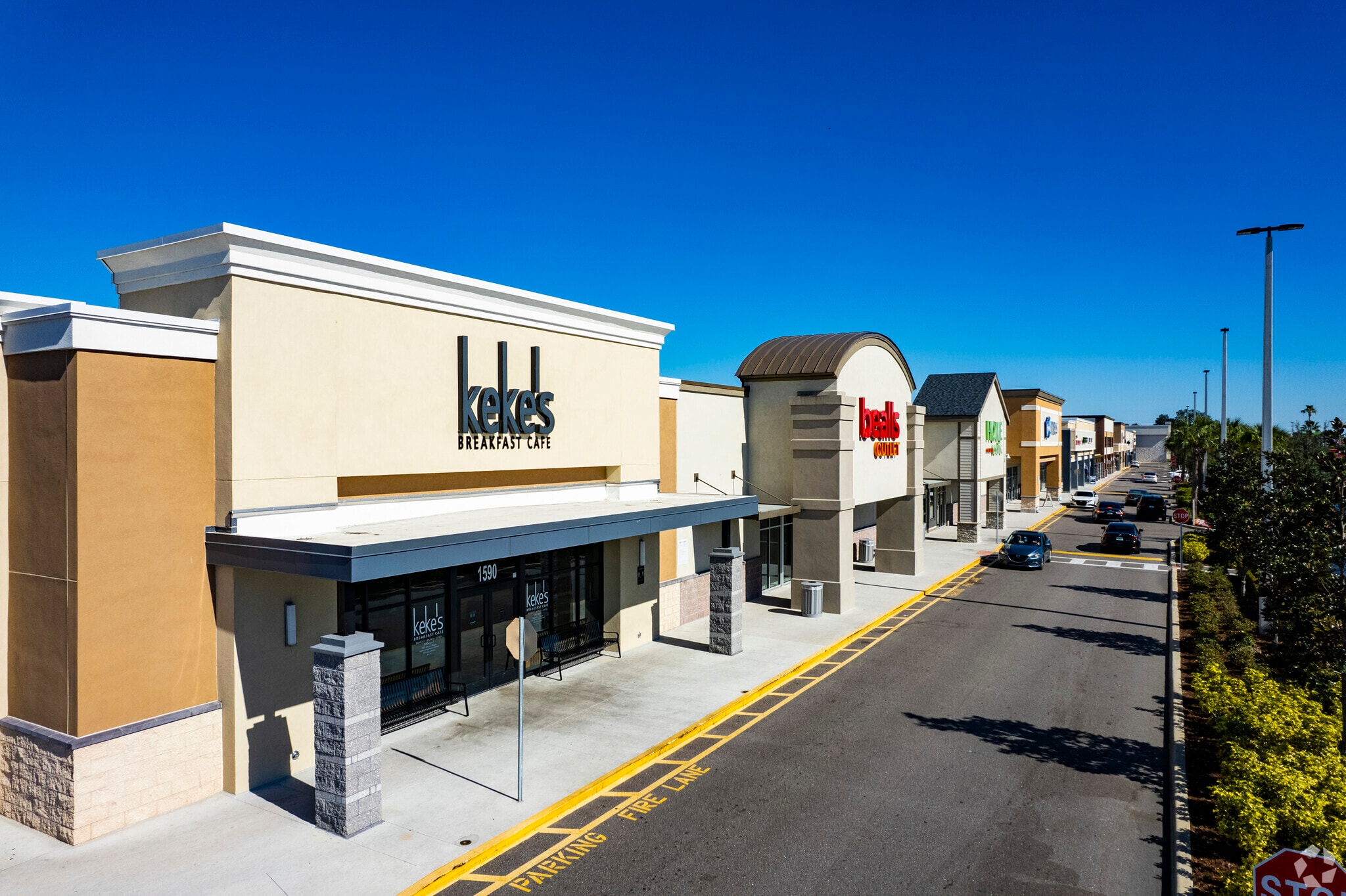 1500-1600 W Brandon Blvd, Brandon, FL for lease Primary Photo- Image 1 of 12