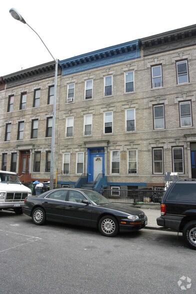 540 Bainbridge St, Brooklyn, NY à vendre - Photo du bâtiment - Image 2 de 10
