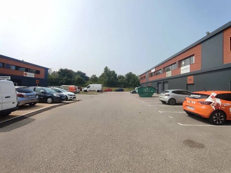 Flex in Vaulx-Milieu for sale Building Photo- Image 1 of 10