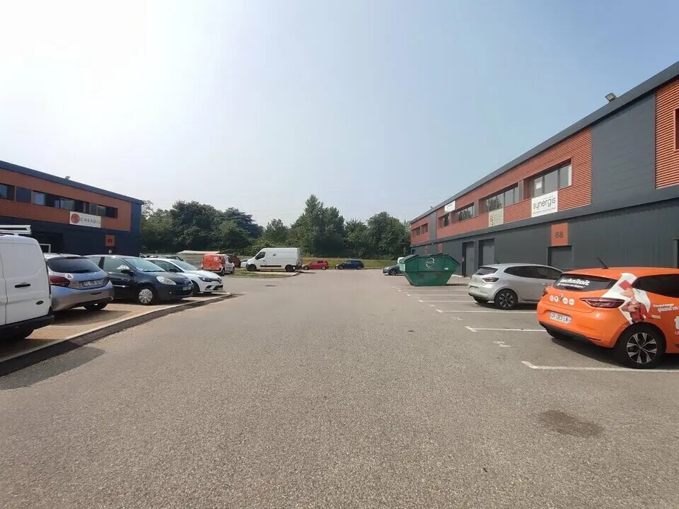 Local d'activités dans Vaulx-Milieu à vendre Photo du bâtiment- Image 1 de 10