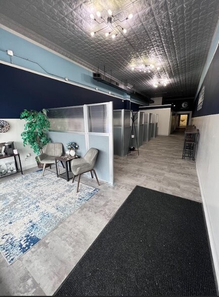 7418-7420 Wornall Rd, Kansas City, MO for lease - Interior Photo - Image 2 of 5