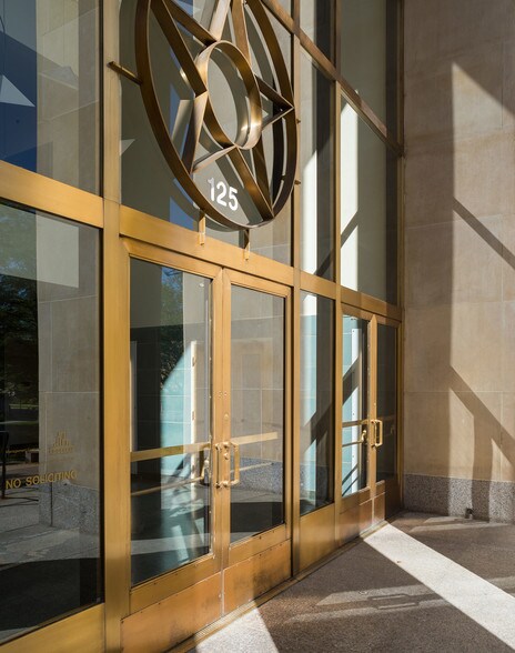 125 Rampart Way, Denver, CO à louer - Photo intérieure - Image 2 de 18