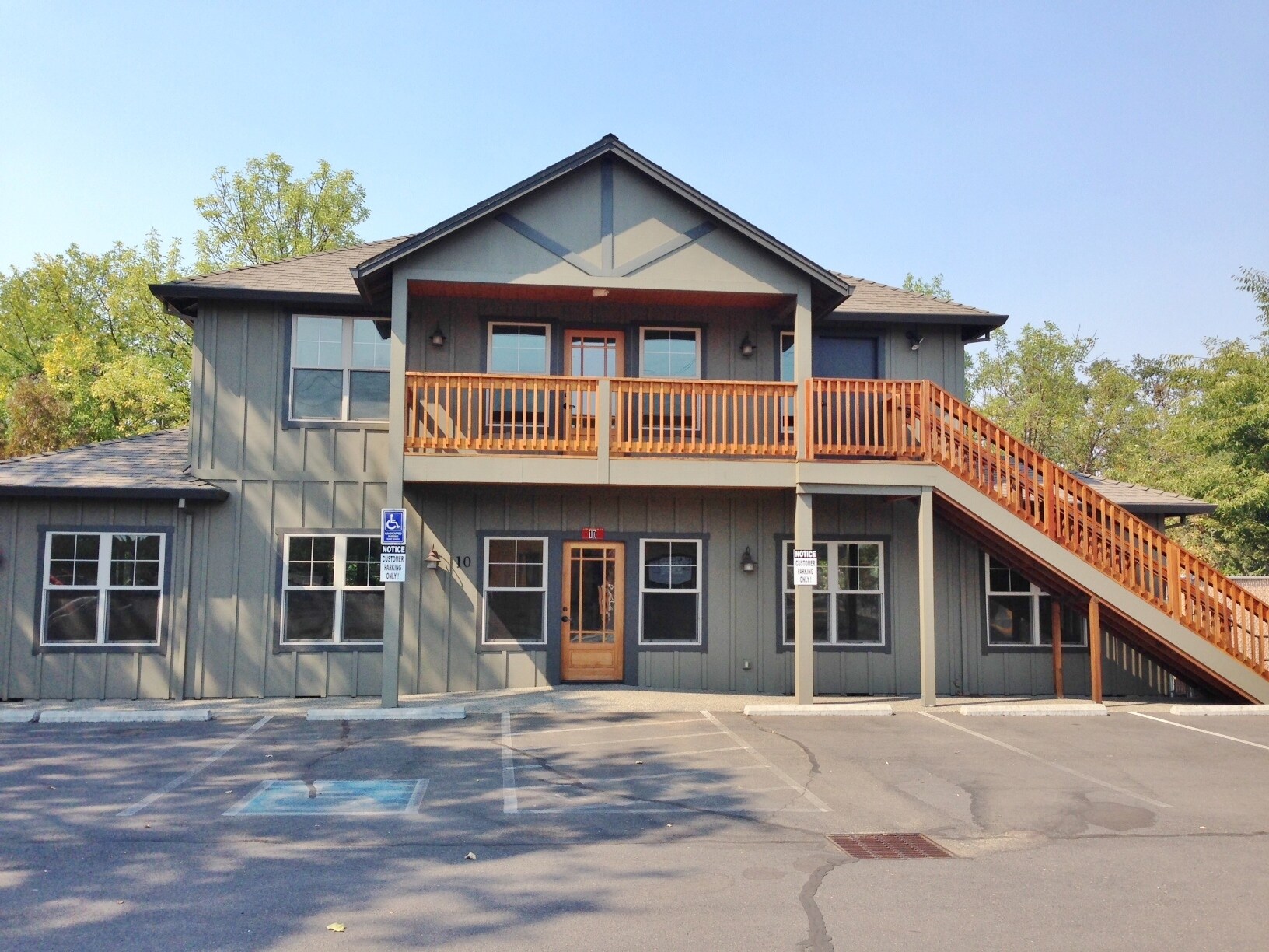 10 S Shasta Ave, Eagle Point, OR à louer Photo du bâtiment- Image 1 de 2