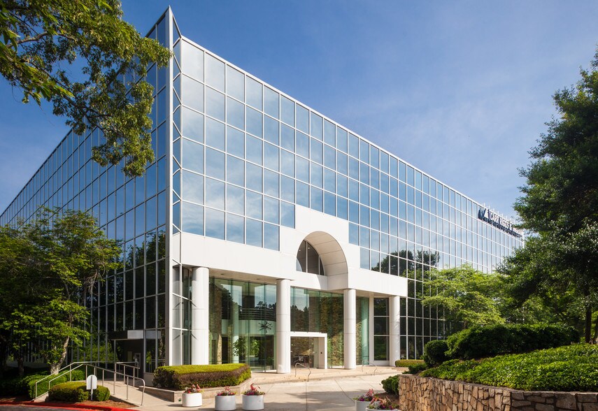 4360 Chamblee Dunwoody Rd, Atlanta, GA à louer - Photo du bâtiment - Image 2 de 11