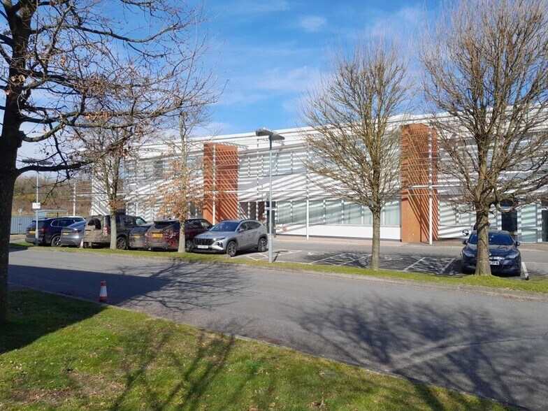 140 Upper Pemberton, Challock à vendre - Photo du bâtiment - Image 2 de 10