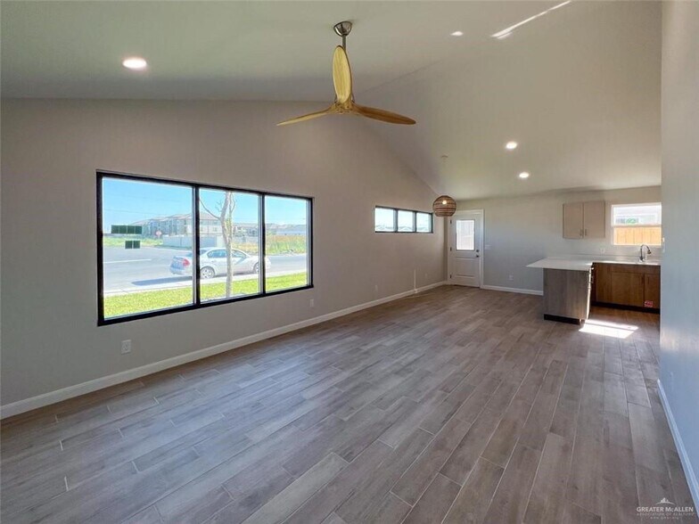 612 Oriole Rd, Weslaco, TX à vendre - Photo intérieure - Image 2 de 5