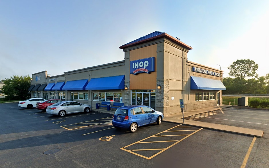 5001 N Big Hollow Rd, Peoria, IL for lease - Building Photo - Image 1 of 6