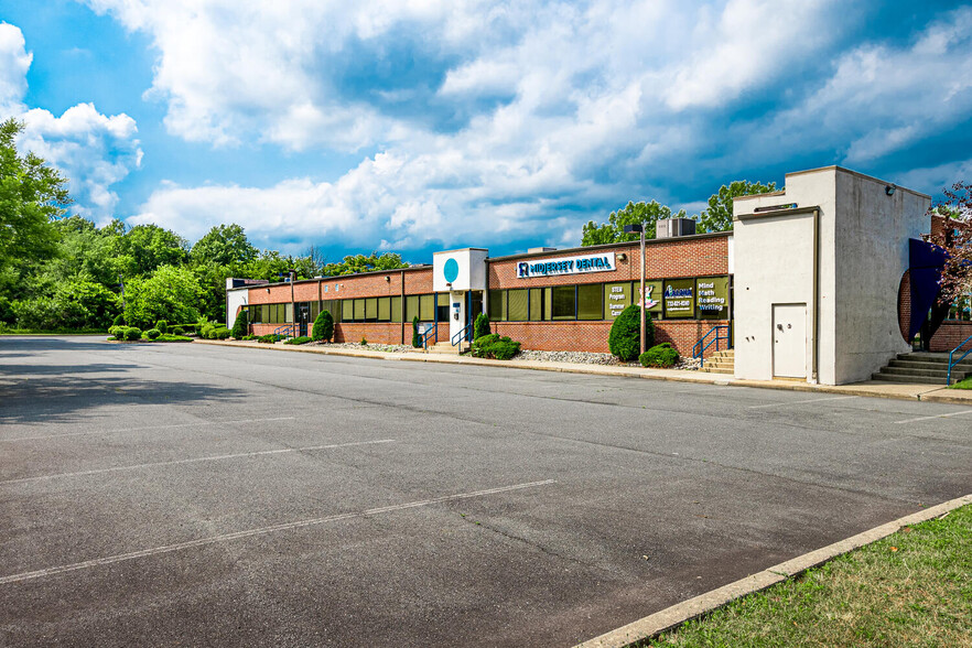 107 Cedar Grove Ln, Somerset, NJ for lease - Primary Photo - Image 1 of 8