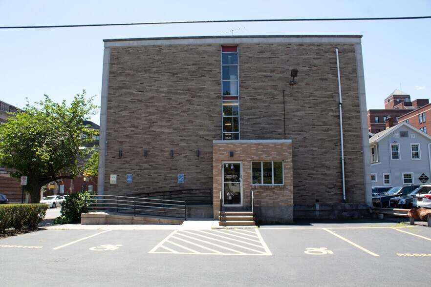 1423 Chapel St, New Haven, CT à louer - Photo du bâtiment - Image 2 de 4