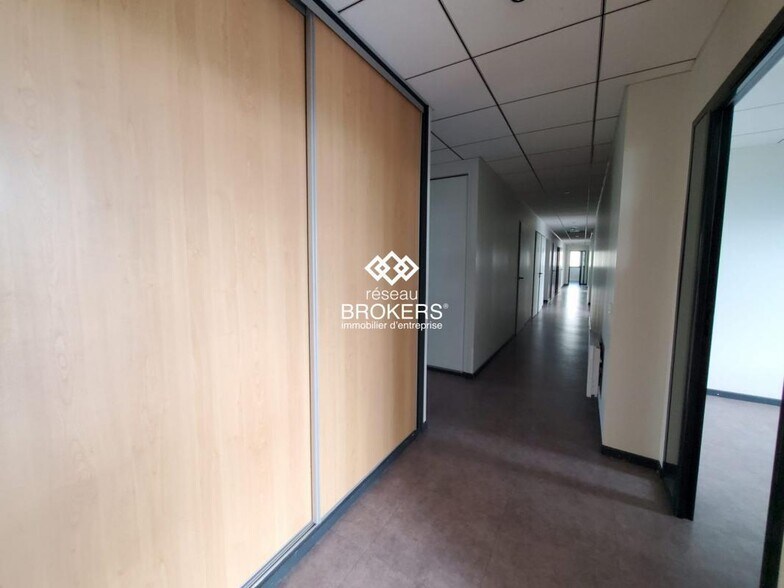 Office in Annecy for lease - Building Photo - Image 2 of 14