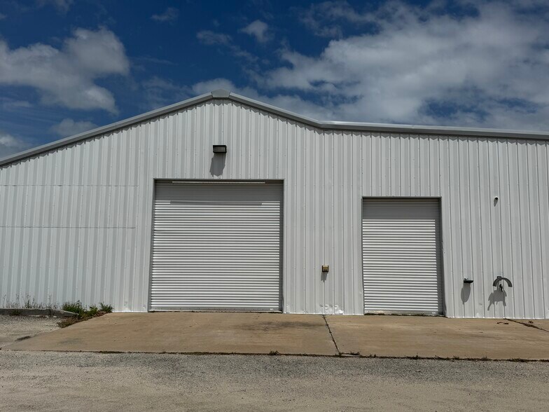 926 Old Dixie Hwy, Vero Beach, FL à louer - Photo principale - Image 1 de 16