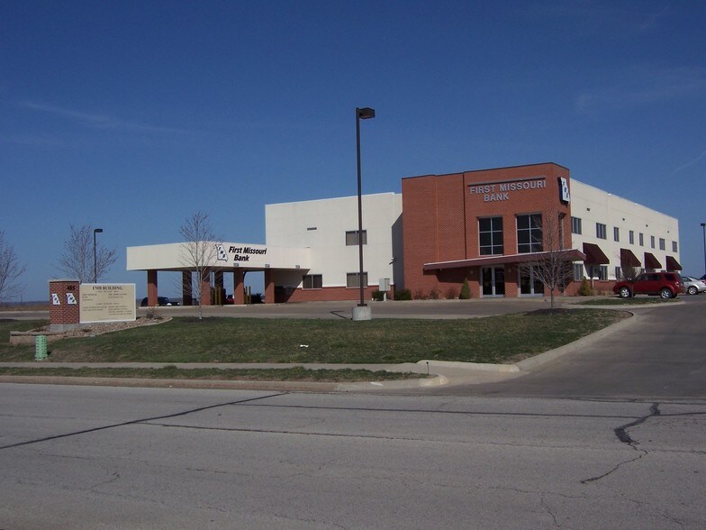 455 S Sam Barr Dr, Kearney, MO à louer - Photo du bâtiment - Image 2 de 4