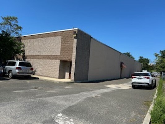 375 Wyandanch Ave, North Babylon, NY à louer - Photo du bâtiment - Image 2 de 10