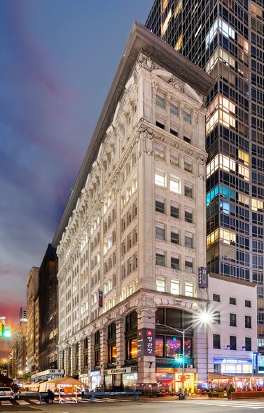 315 Fifth Ave, New York, NY for lease - Building Photo - Image 1 of 2