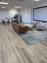 101-107 S B St, San Mateo, CA à louer Photo intérieure- Image 2 de 5