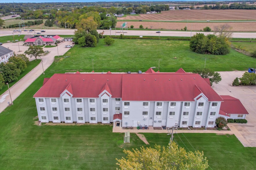 919 Maple Hill Rd, Bloomington, IL for sale - Primary Photo - Image 1 of 1