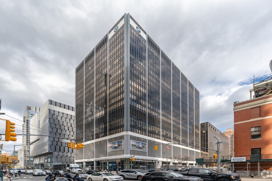 555 W 57th St, New York, NY à louer - Photo du bâtiment - Image 1 de 9