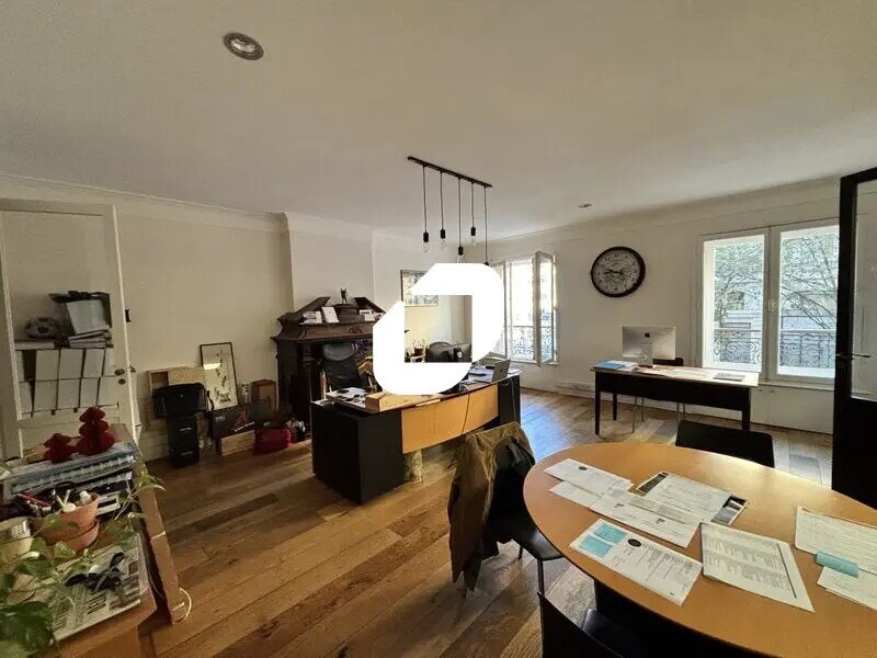 Office in Bordeaux for lease Interior Photo- Image 1 of 21