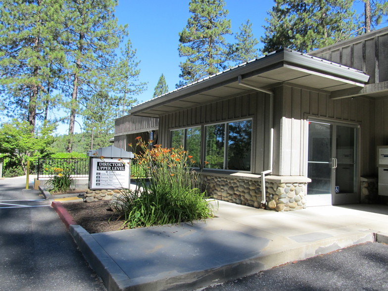 375 Brunswick Rd, Grass Valley, CA for lease - Building Photo - Image 2 of 15