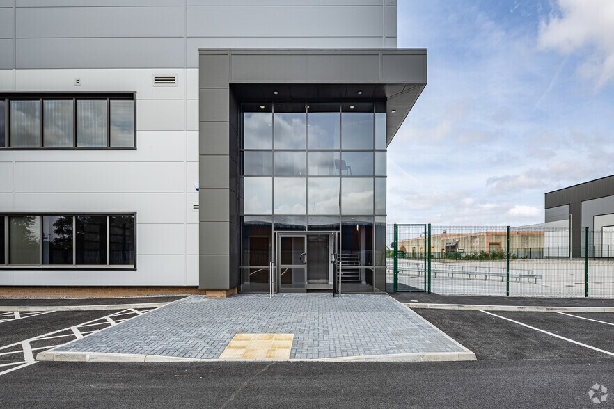 Stirling Rd, Liverpool à vendre - Photo du bâtiment - Image 2 de 20