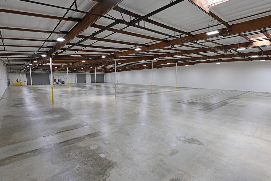 15148 Bledsoe St, Sylmar, CA à louer - Photo du bâtiment - Image 3 de 7