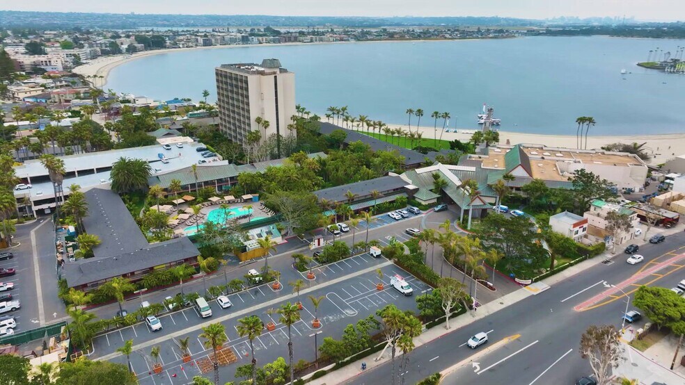 4110-4190 Mission Blvd, San Diego, CA à louer - Vidéo sur l’inscription commerciale - Image 2 de 8