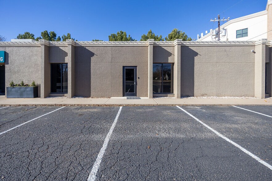 2222 Indiana Ave, Lubbock, TX à louer - Photo du bâtiment - Image 2 de 4