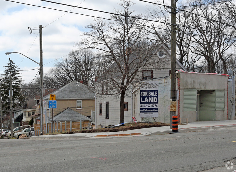 1417 Kingston Rd, Toronto, ON à vendre - Photo du bâtiment - Image 2 de 4