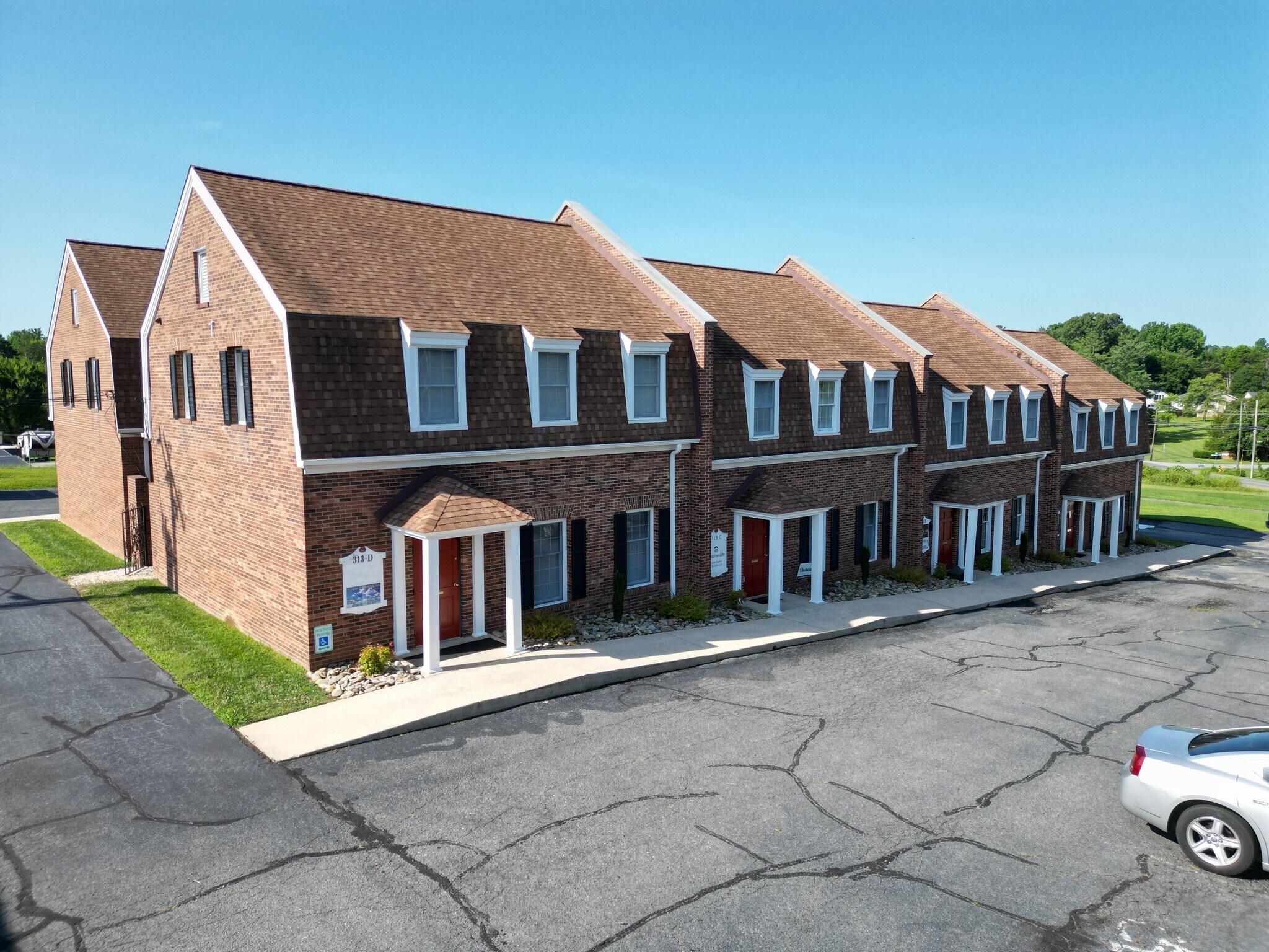 313 Trindale Rd, High Point, NC à louer Photo du bâtiment- Image 1 de 10