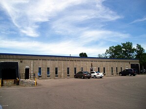 12985 Pioneer Trl, Eden Prairie, MN à louer - Photo du bâtiment - Image 3 de 4