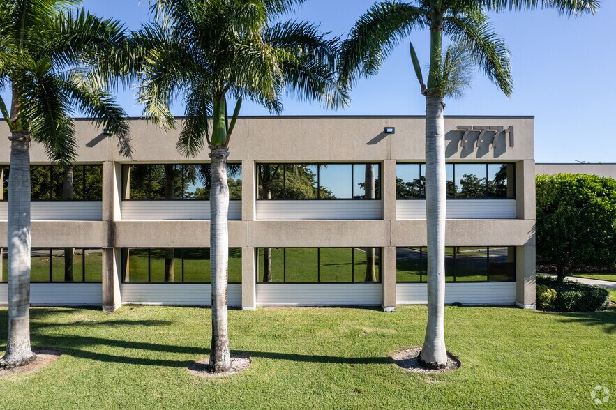 7771 W Oakland Park Blvd, Fort Lauderdale, FL à louer - Photo du bâtiment - Image 3 de 16