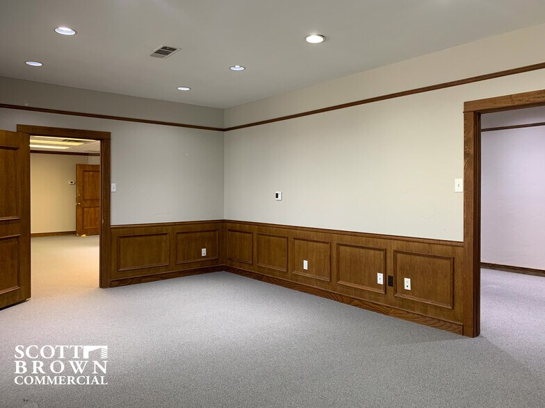 400 S Carroll Blvd, Denton, TX à louer - Photo du bâtiment - Image 3 de 16