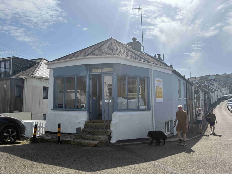 2A Thomas St, Porthleven for sale - Primary Photo - Image 1 of 2